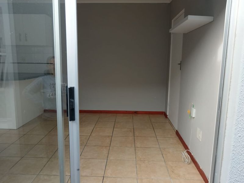 House Rental Monthly In Mitchells Plain - Photo 4