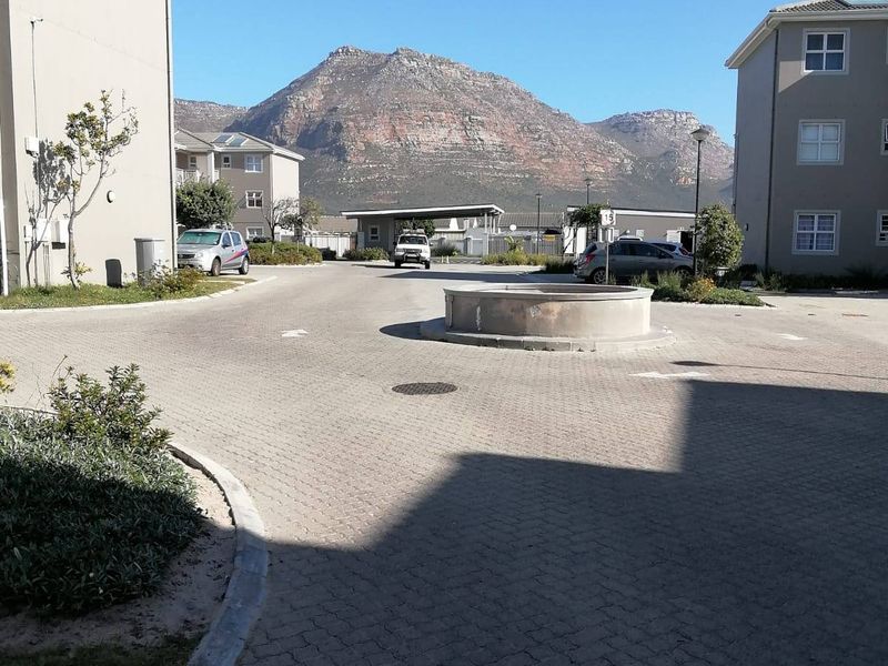 Apartment For Sale In Cape Town - Photo 4