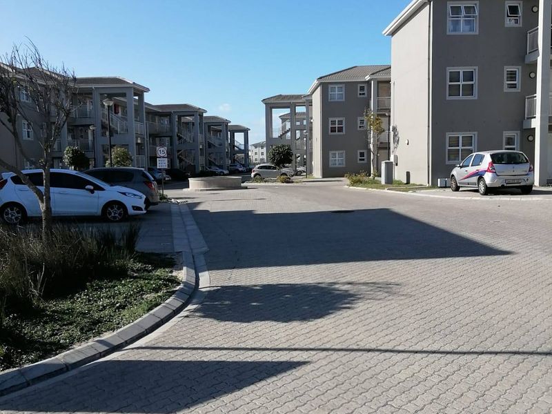 Apartment For Sale In Cape Town - Photo 2