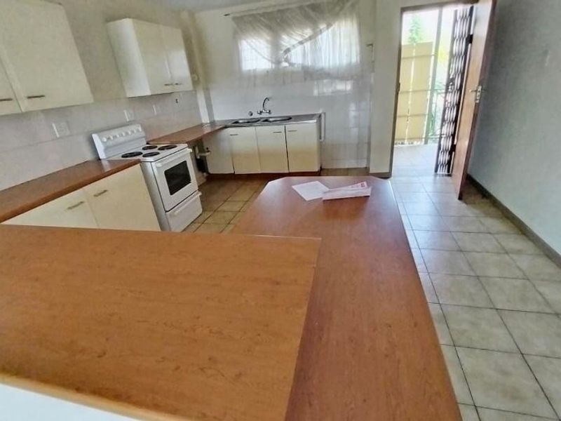 Apartment For Sale In Pretoria - Photo 3