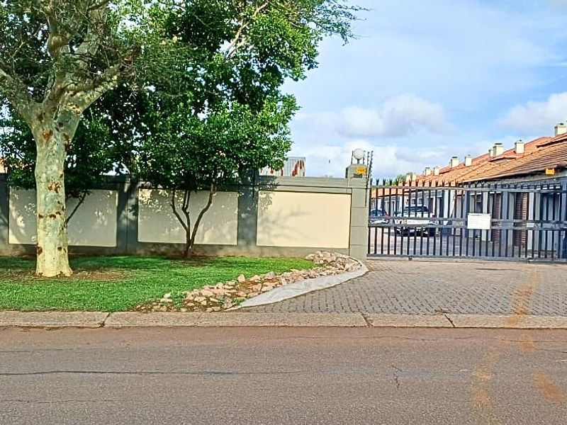 Apartment For Sale In Akasia - Photo 2