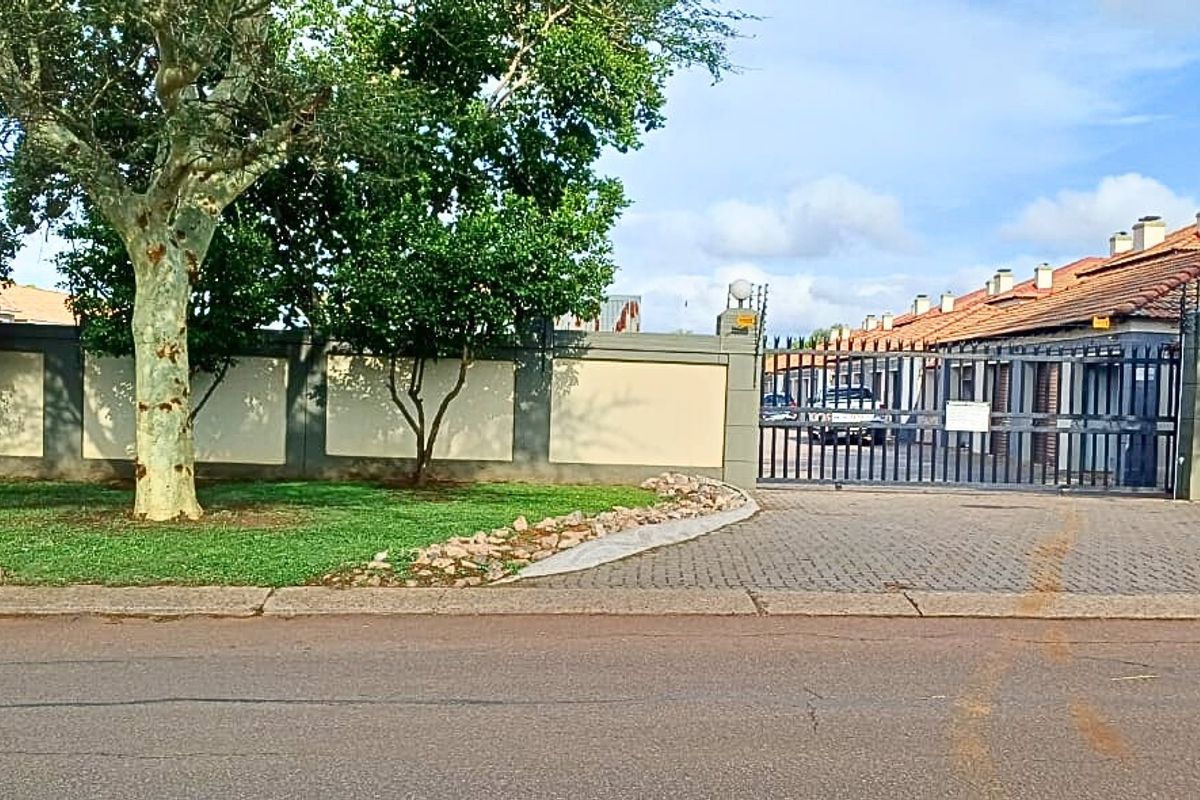 Apartment For Sale In Akasia - Photo 2