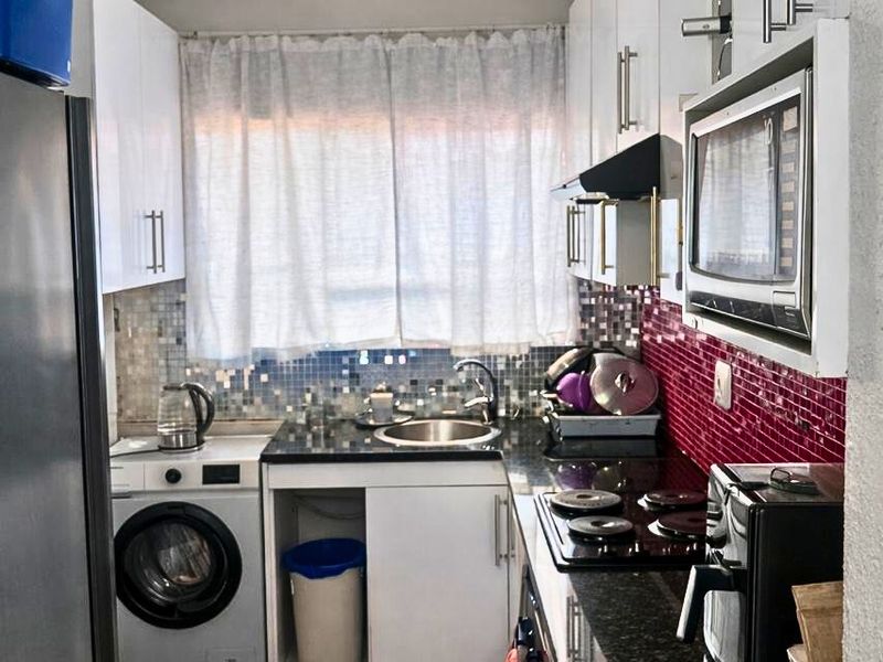 Apartment For Sale In Sandton - Photo 3