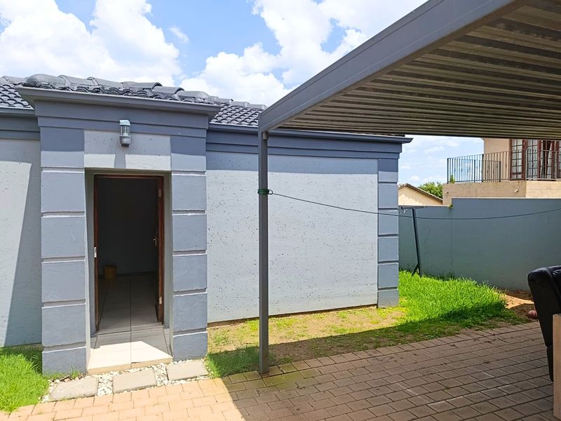 Townhouse Rental Monthly In Midrand - Photo 4