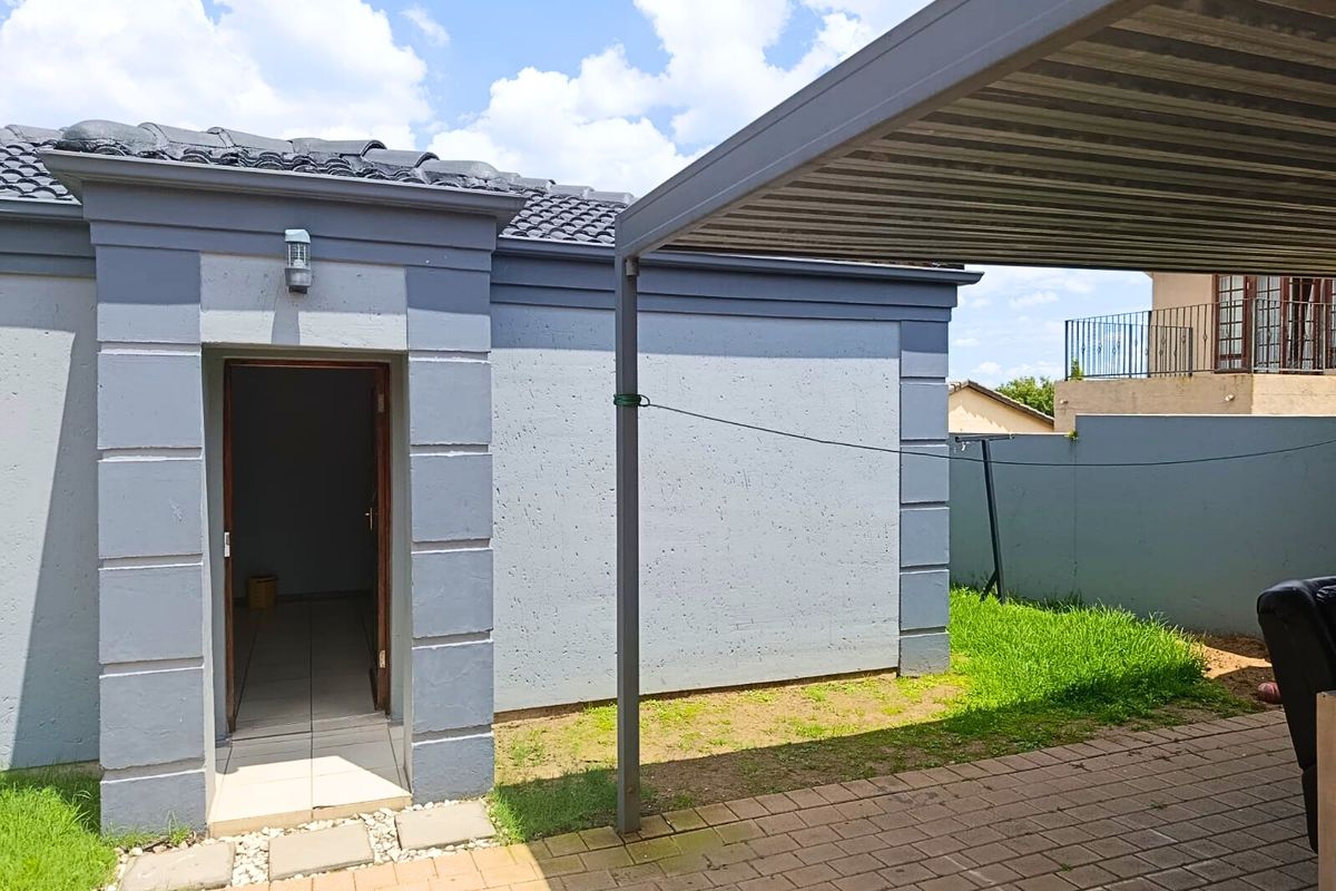 Townhouse Rental Monthly In Midrand - Photo 4