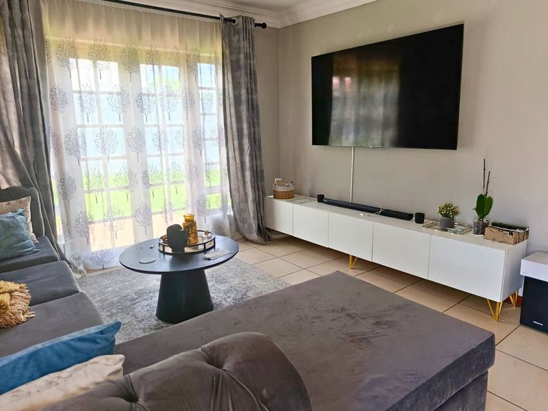 Townhouse Rental Monthly In Midrand - Photo 10