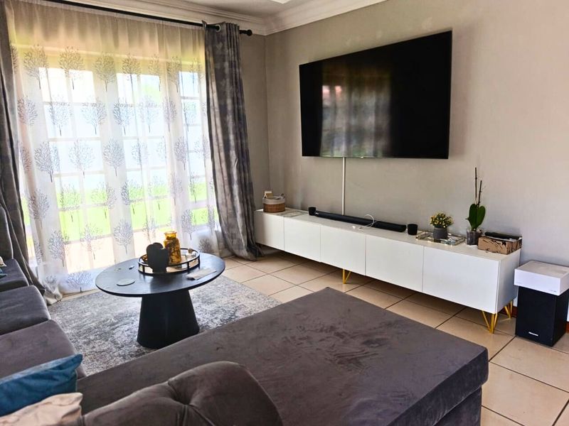 Townhouse Rental Monthly In Midrand - Photo 7