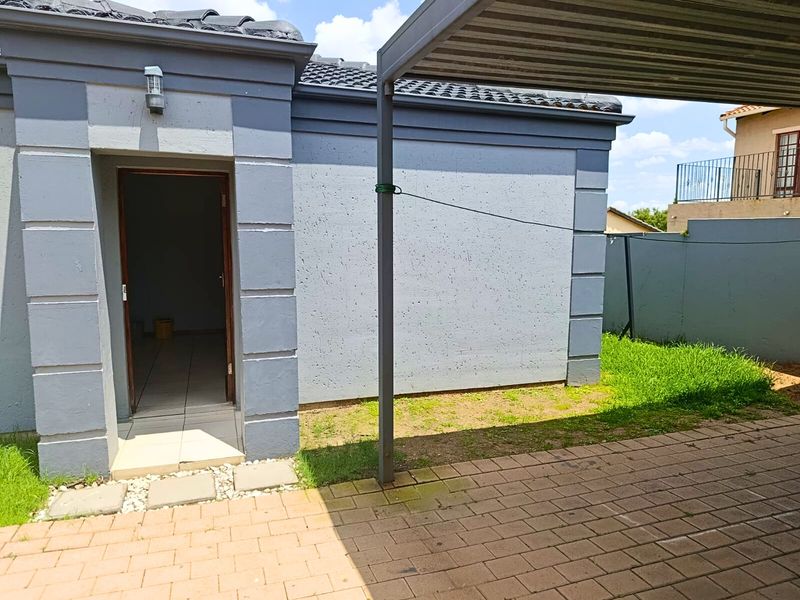 Townhouse Rental Monthly In Midrand - Photo 5