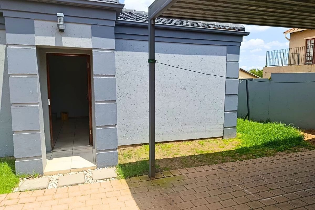 Townhouse Rental Monthly In Midrand - Photo 5