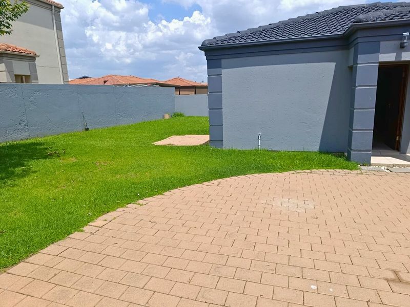 Townhouse Rental Monthly In Midrand - Photo 3