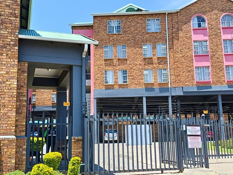 Apartment For Sale In Midrand - Photo 2