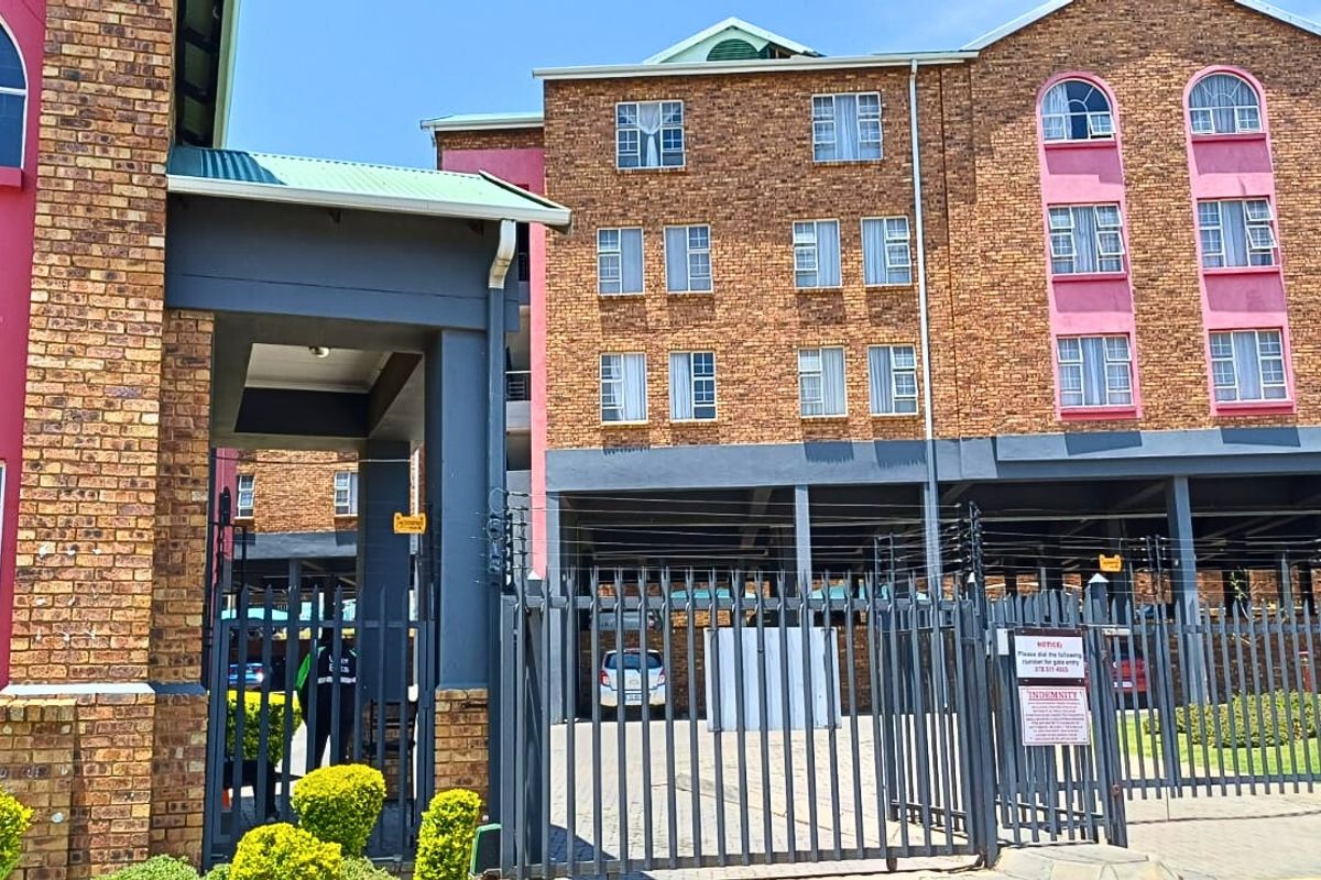 Apartment For Sale In Midrand - Photo 2