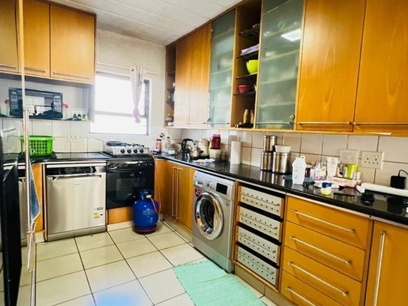 Apartment For Sale In Sandton - Photo 6