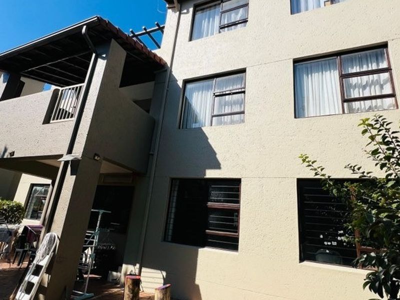 Apartment For Sale In Sandton - Photo 2