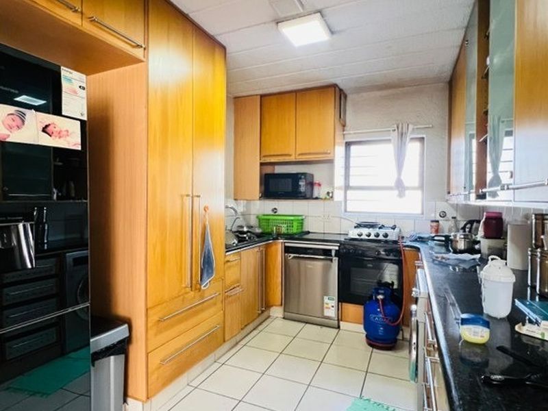 Apartment For Sale In Sandton - Photo 5