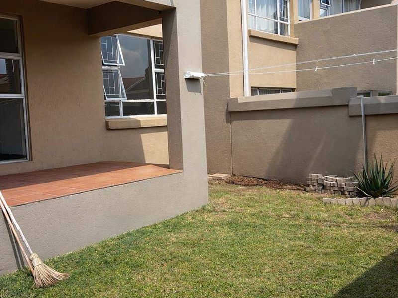 Apartment For Sale In Midrand - Photo 2