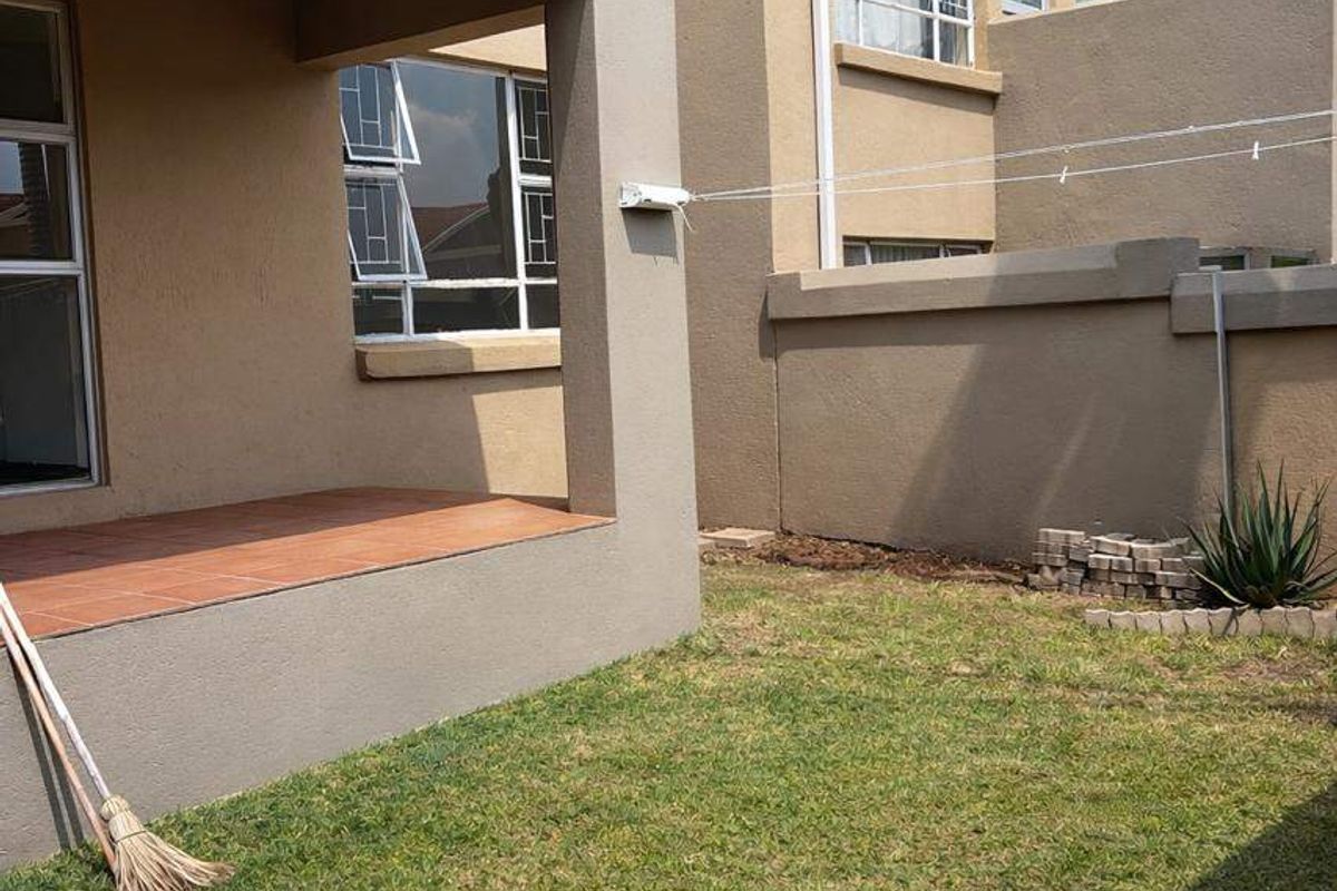 Apartment For Sale In Midrand - Photo 2