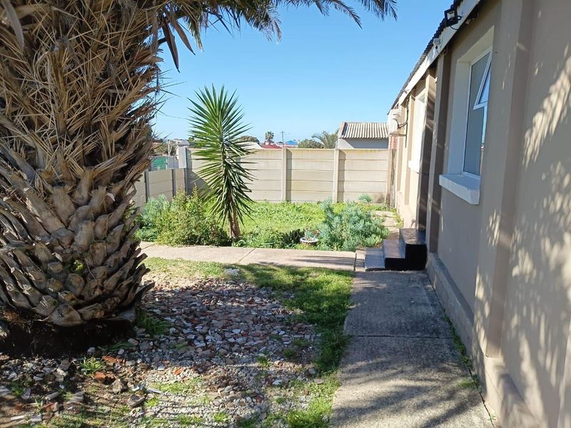 House For Sale In Port Elizabeth - Photo 2