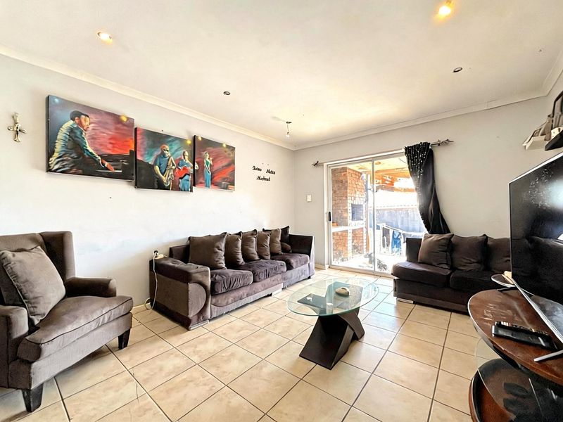 House For Sale In Port Elizabeth - Photo 8