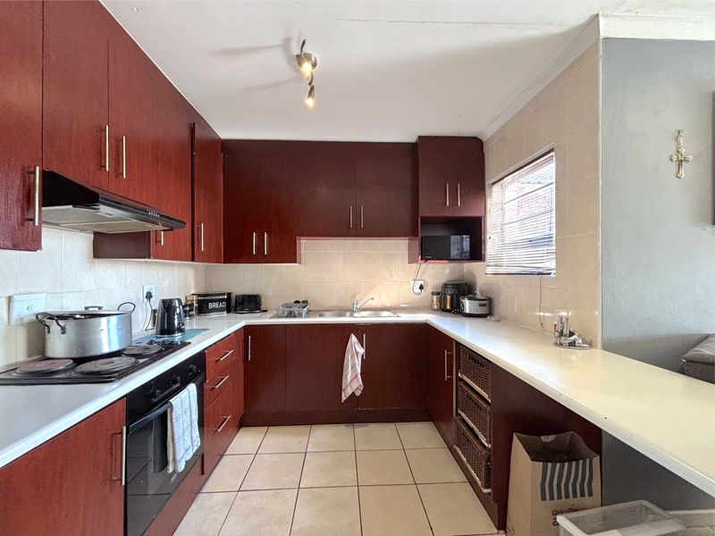 House For Sale In Port Elizabeth - Photo 6