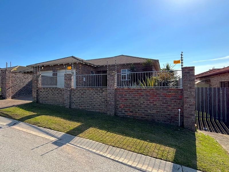 House For Sale In Port Elizabeth - Photo 3