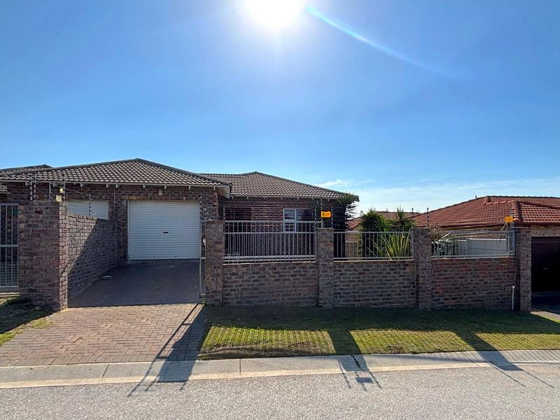 House For Sale In Port Elizabeth - Photo 2