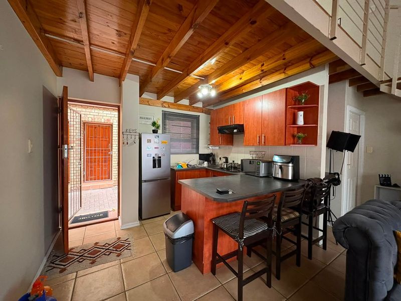 Townhouse For Sale In Port Elizabeth - Photo 6