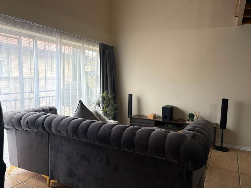 Townhouse For Sale In Port Elizabeth - Photo 4