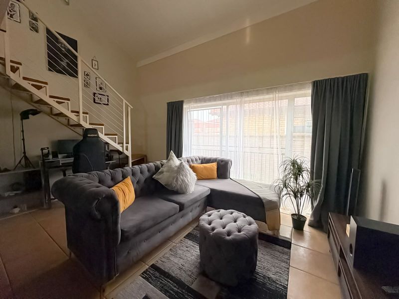 Townhouse For Sale In Port Elizabeth - Photo 2