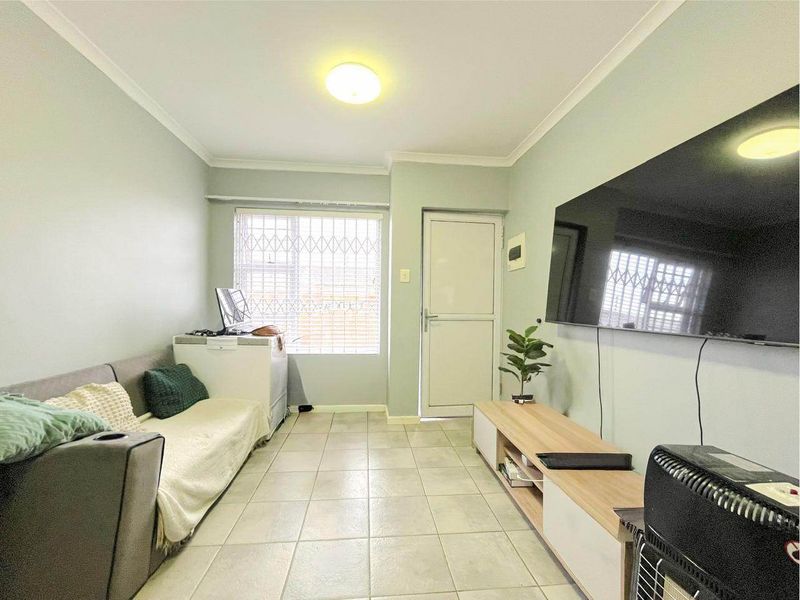Townhouse For Sale In Port Elizabeth - Photo 3