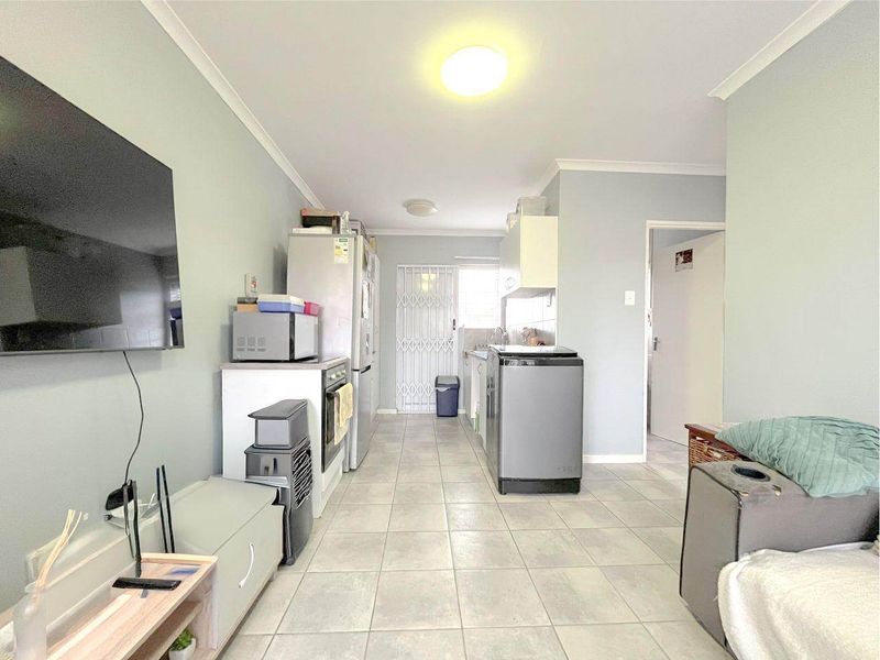 Townhouse For Sale In Port Elizabeth - Photo 4