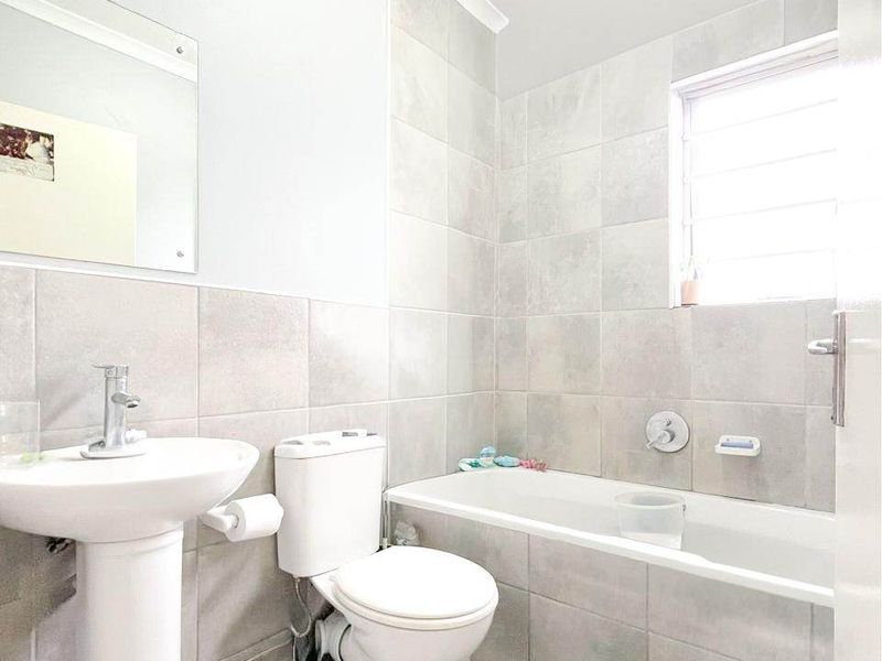 Townhouse For Sale In Port Elizabeth - Photo 9