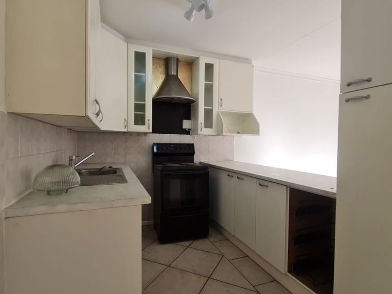 Townhouse Rental Monthly In Port Elizabeth - Photo 6
