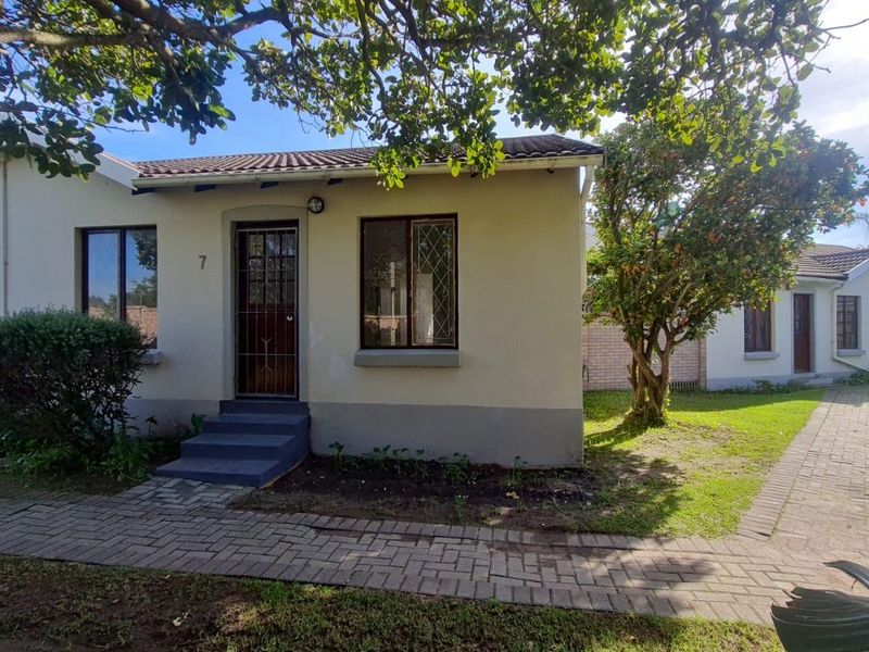 Townhouse Rental Monthly In Port Elizabeth - Photo 1
