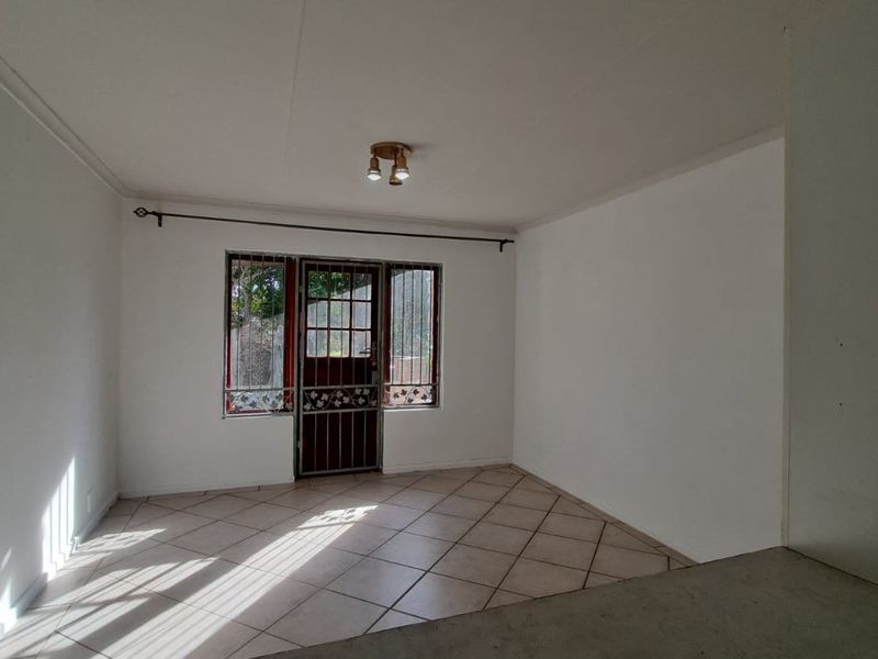 Townhouse Rental Monthly In Port Elizabeth - Photo 8