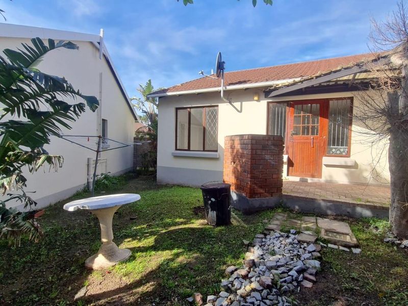 Townhouse Rental Monthly In Port Elizabeth - Photo 2