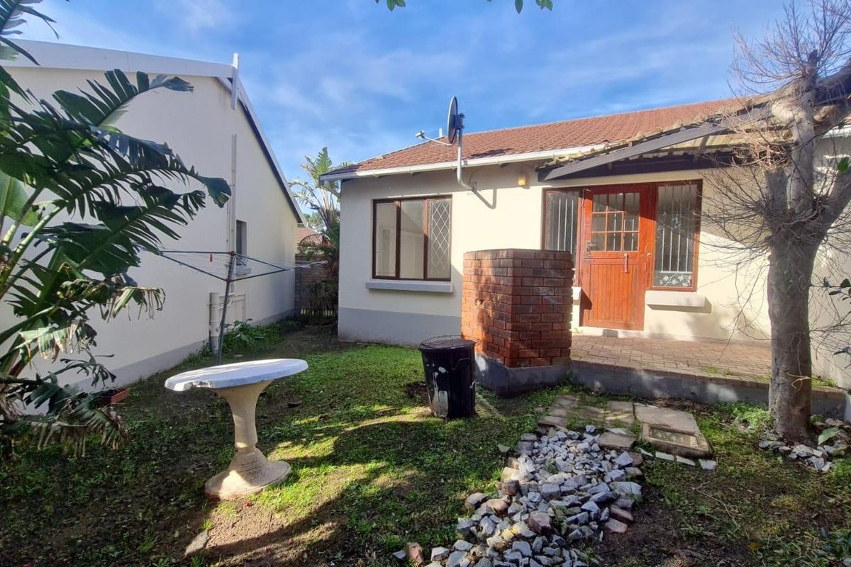 Townhouse Rental Monthly In Port Elizabeth - Photo 2