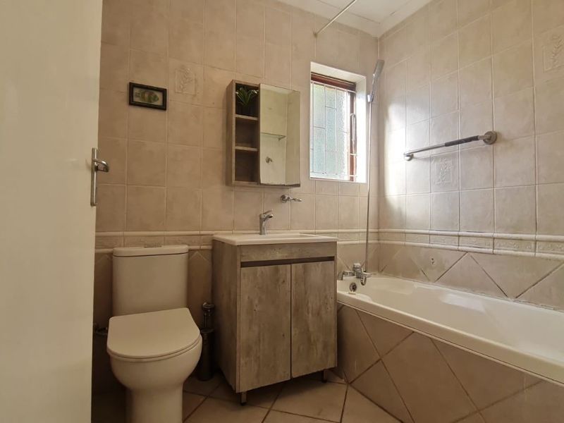 Townhouse Rental Monthly In Port Elizabeth - Photo 5