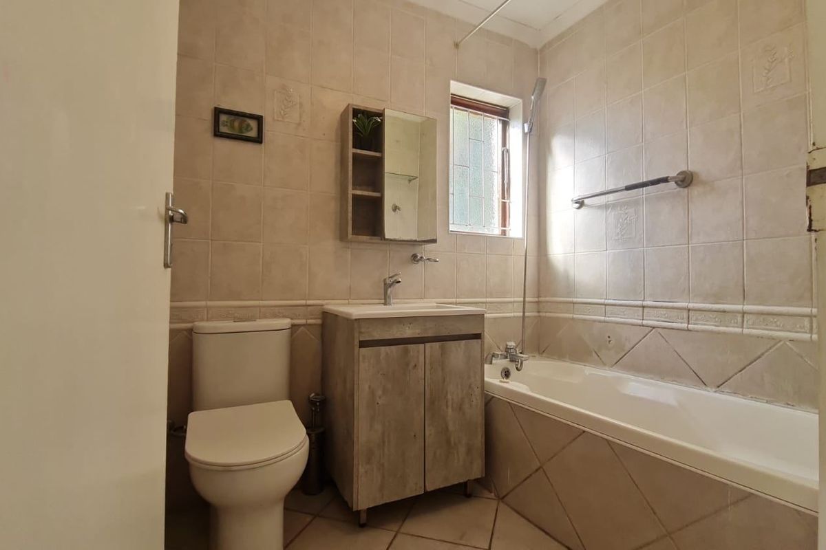 Townhouse Rental Monthly In Port Elizabeth - Photo 5