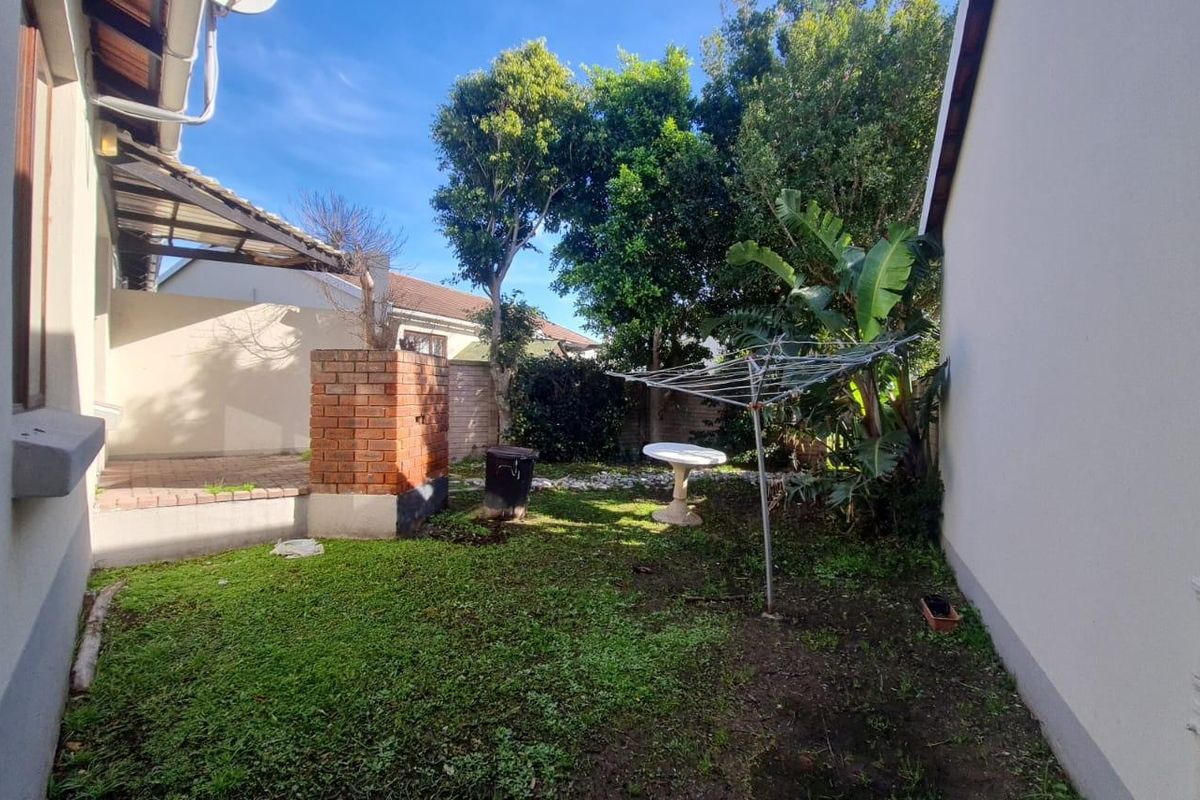 Townhouse Rental Monthly In Port Elizabeth - Photo 4