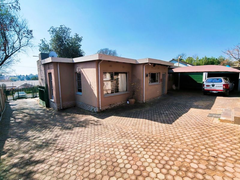 House For Sale In Roodepoort - Photo 3