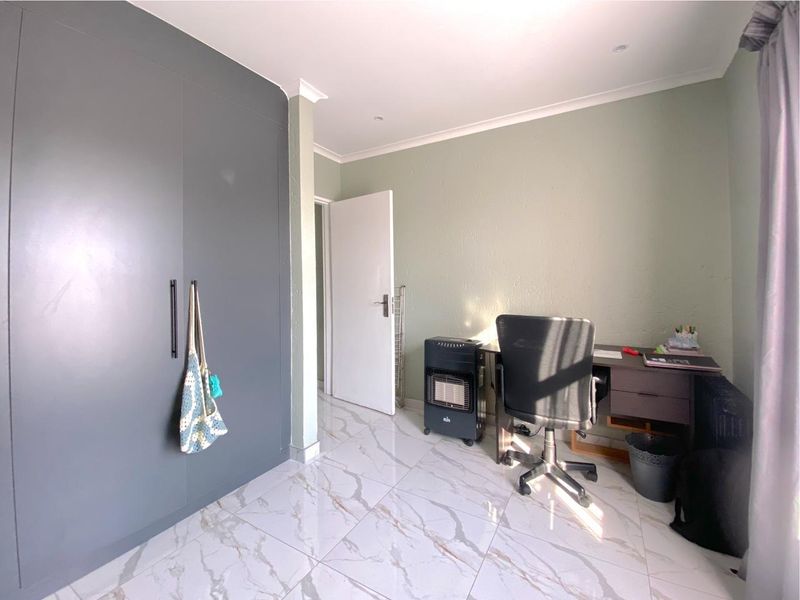 Apartment For Sale In Randburg - Photo 7