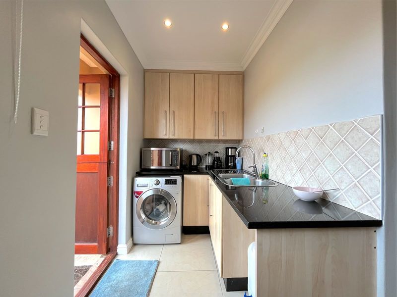 Townhouse Rental Monthly In Port Elizabeth - Photo 4
