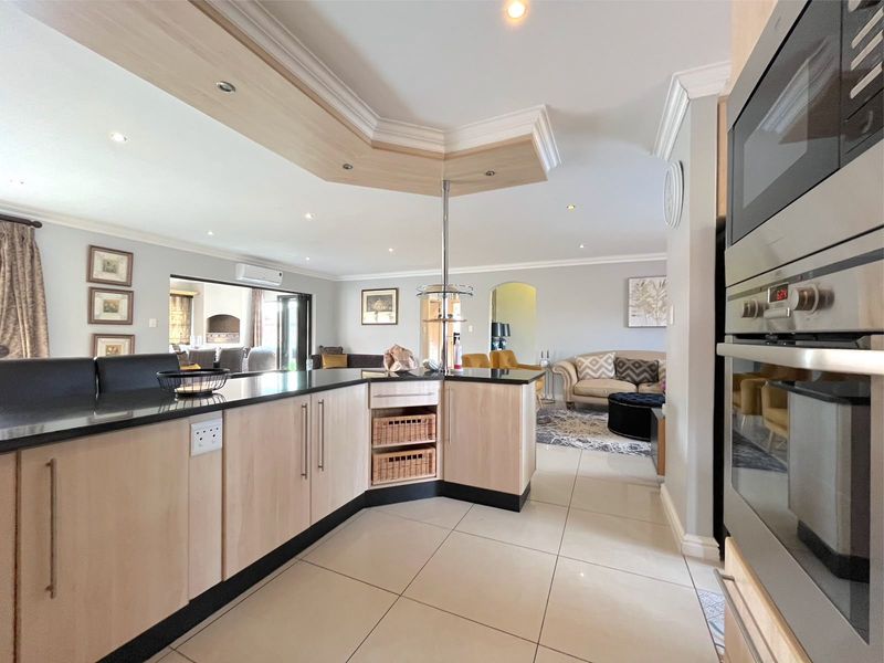 Townhouse Rental Monthly In Port Elizabeth - Photo 3