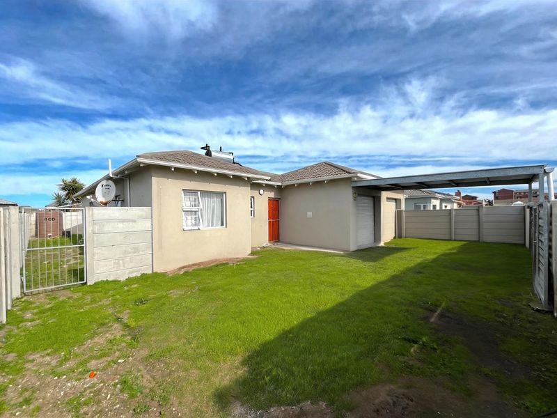 House For Sale In Port Elizabeth - Photo 3