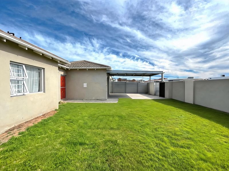 House For Sale In Port Elizabeth - Photo 2