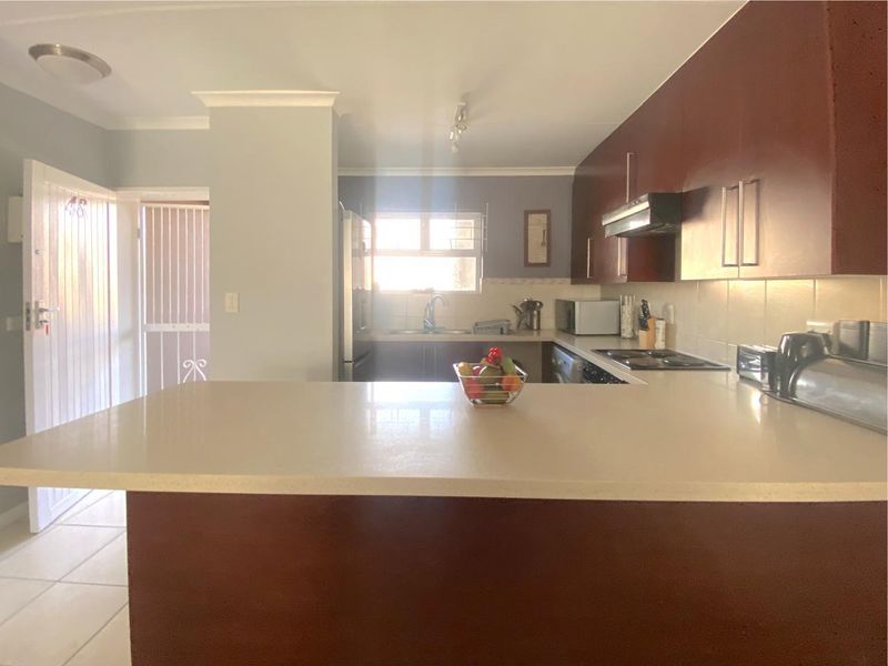 Apartment Rental Monthly In Sandton - Photo 2