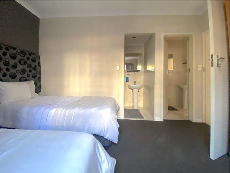 Apartment Rental Monthly In Sandton - Photo 9