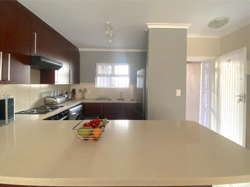 Apartment Rental Monthly In Sandton - Photo 3