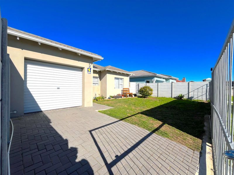 House For Sale In Port Elizabeth - Photo 1